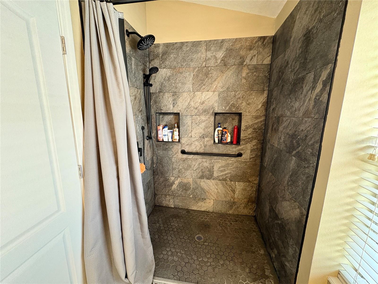 Image 19 of 25 For 7610 Red Mill Circle