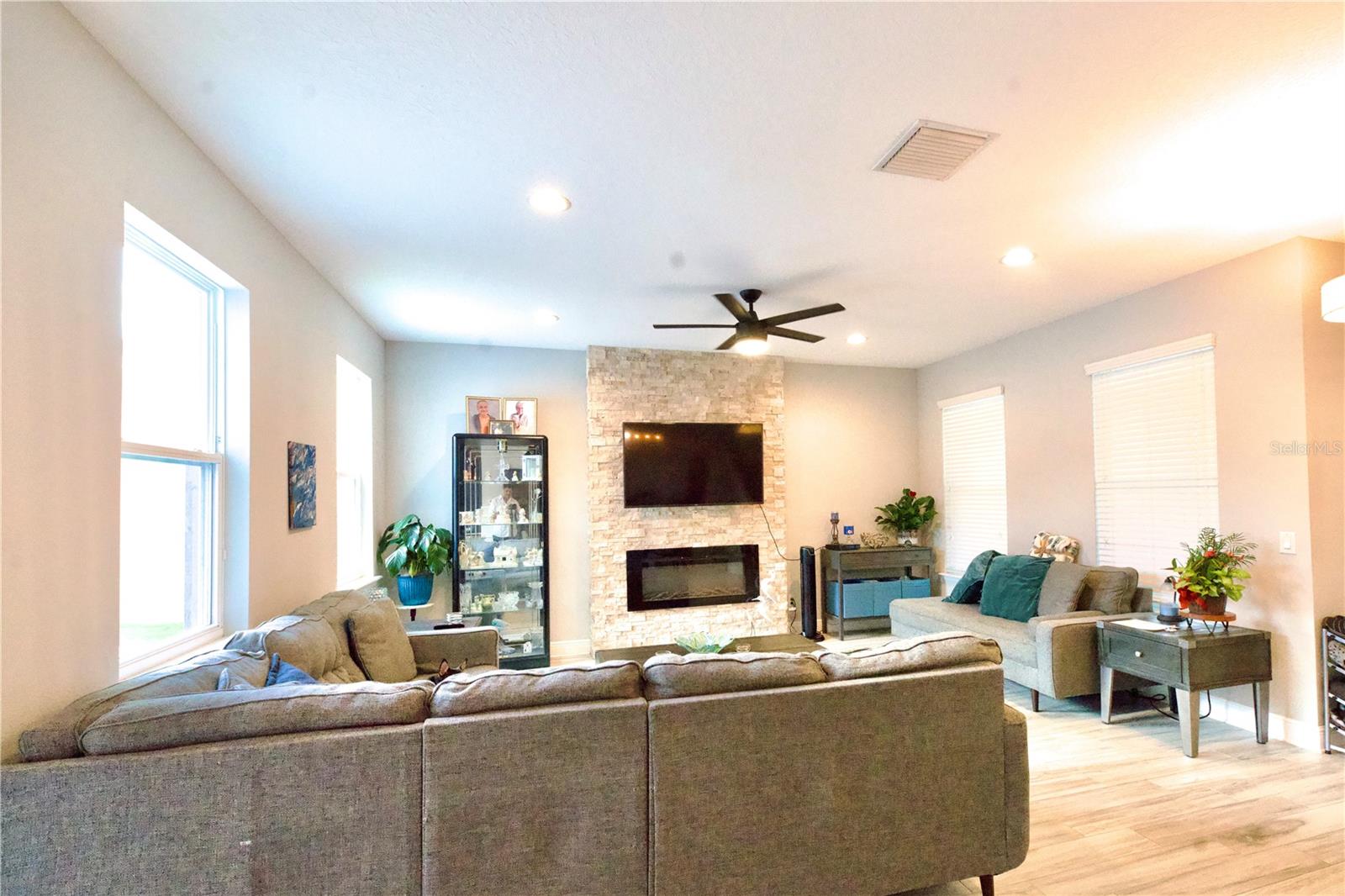 Image 11 of 32 For 5312 Suncatcher Drive