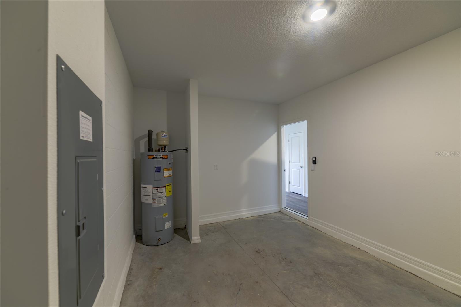 Image 33 of 45 For 17208 English Chestnut Way