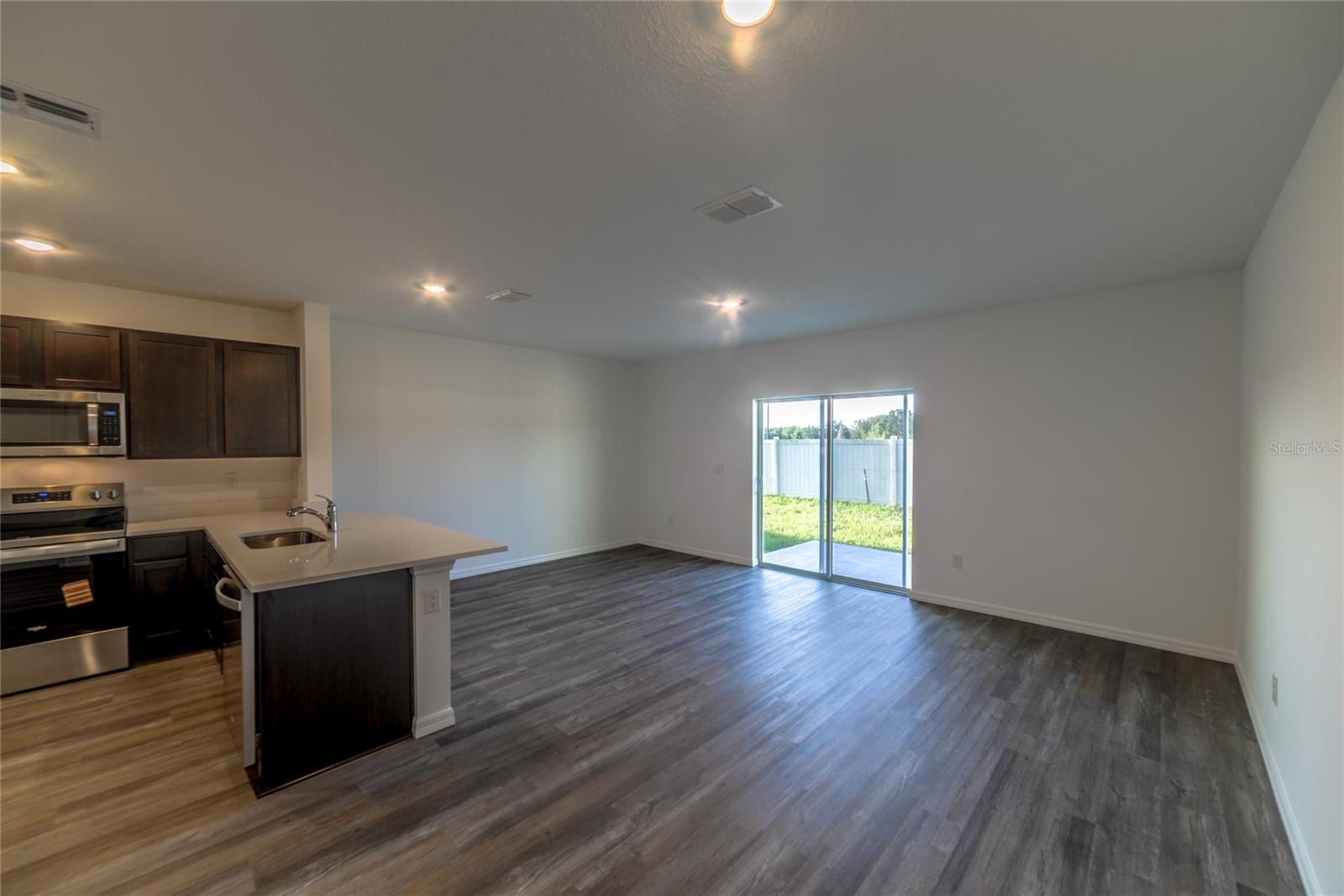 Image 7 of 45 For 17208 English Chestnut Way