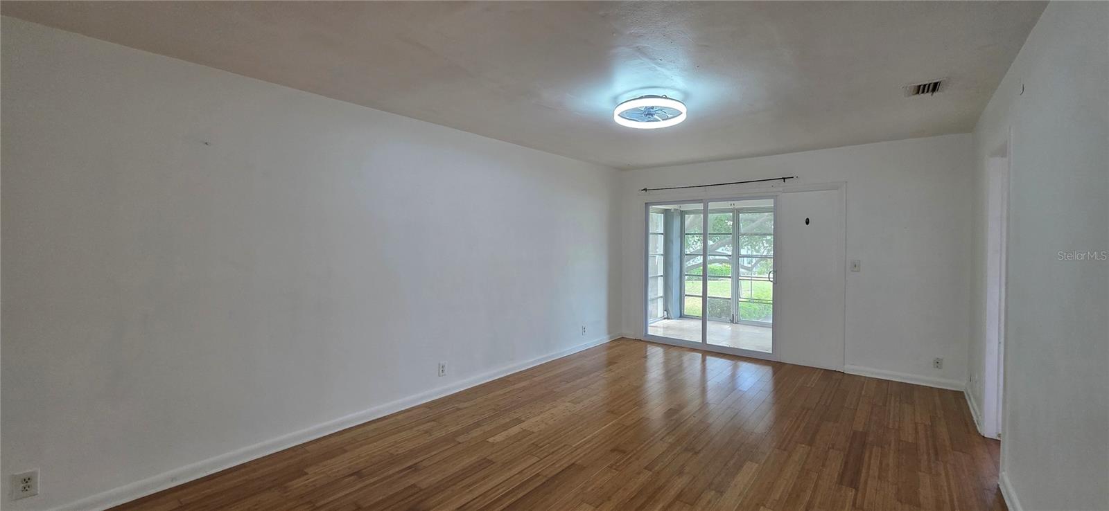 Image 3 of 18 For 1433 Belcher Road C13