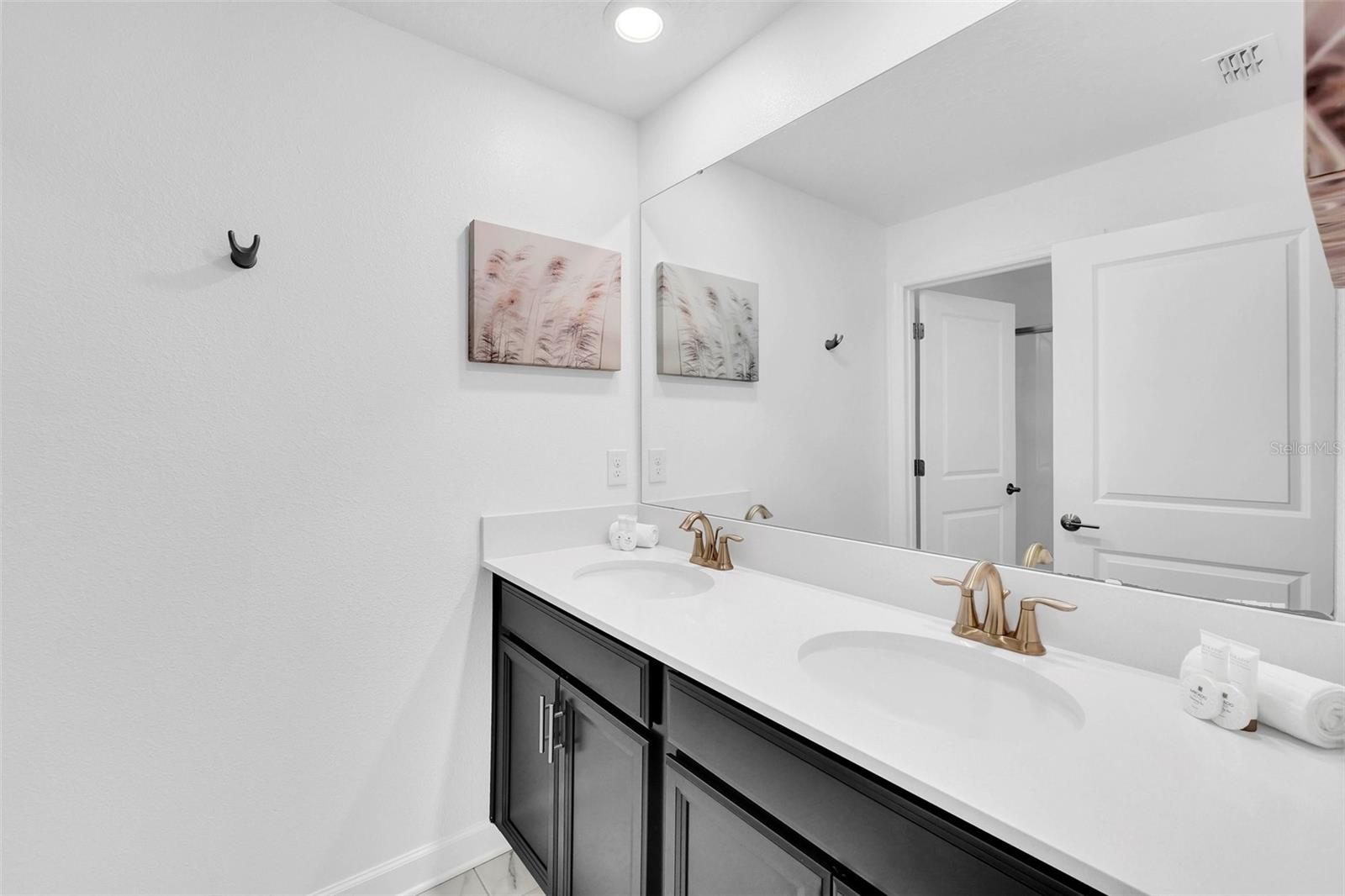 Image 26 of 51 For 1000 Leader Street