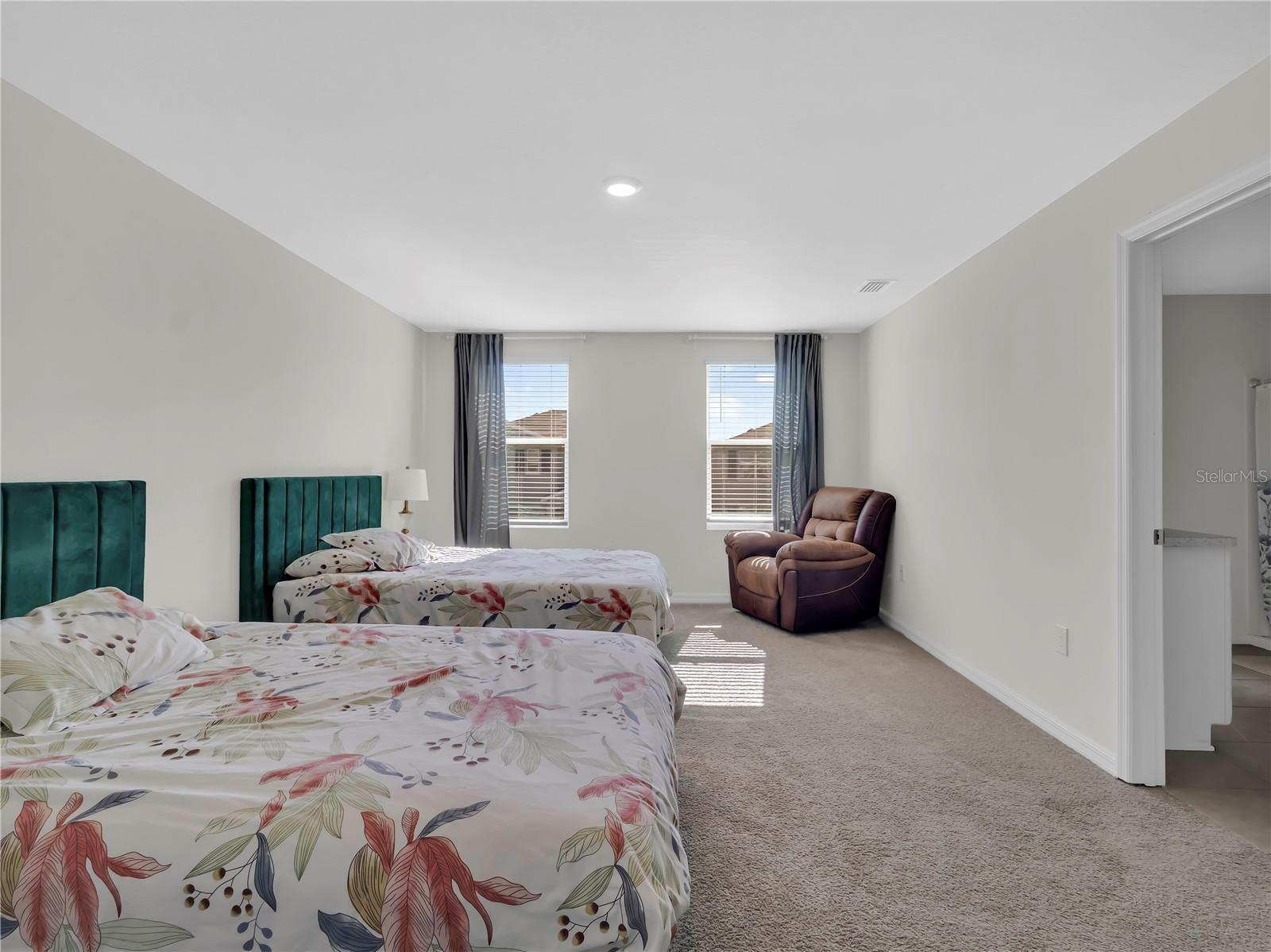 Image 19 of 25 For 16767 Sunburst Lake Street