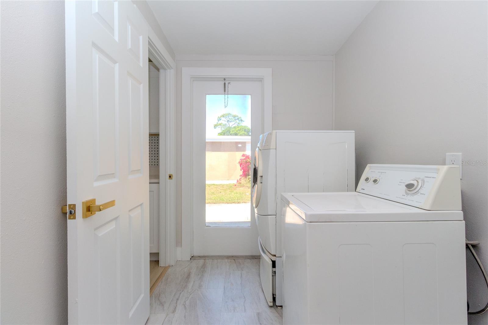 Image 19 of 64 For 10889 124th Avenue