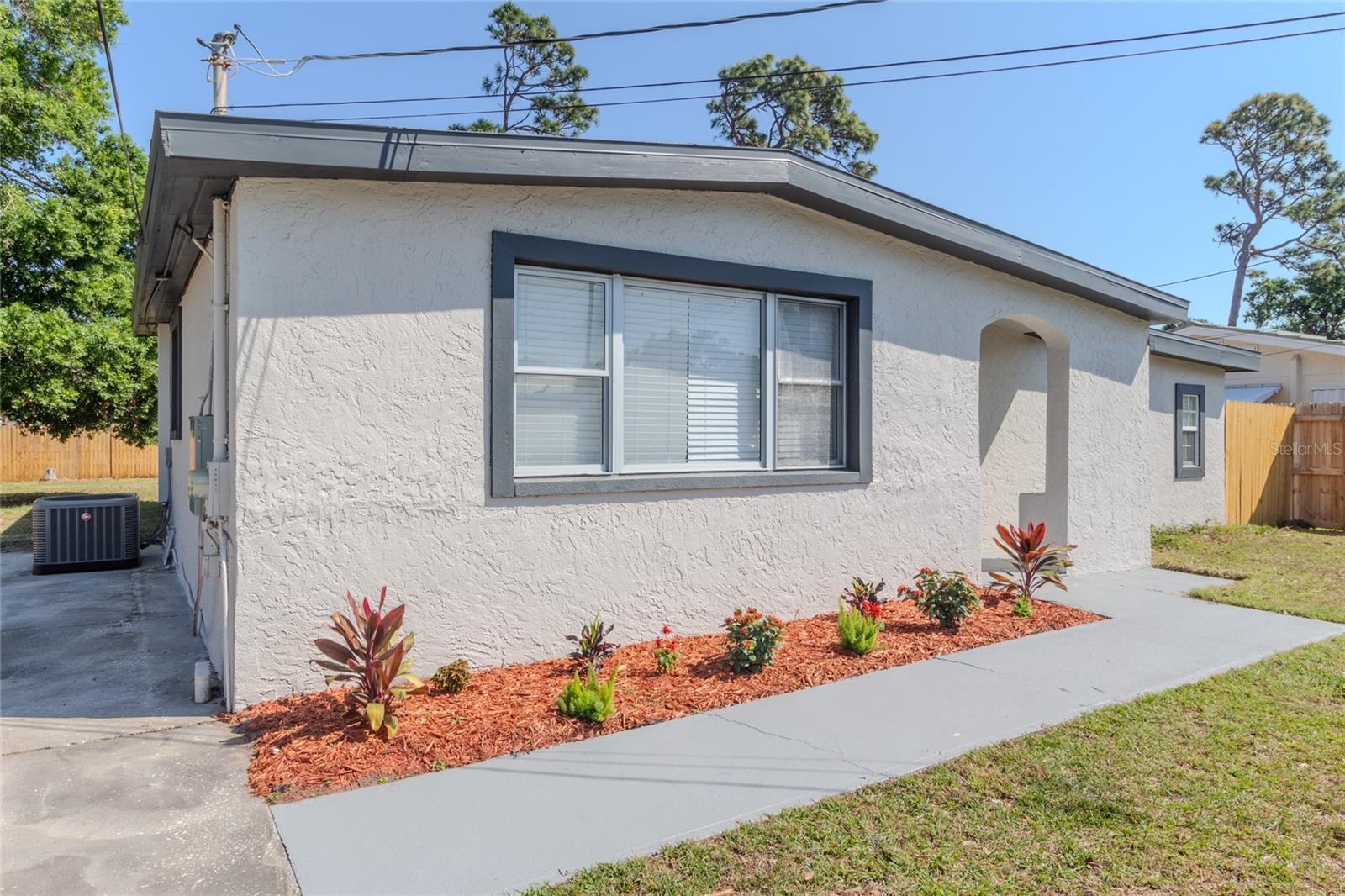 Image 4 of 64 For 10889 124th Avenue