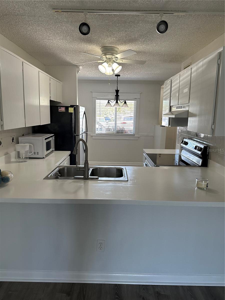 Listing photo id 8 for 11201 122nd Avenue N 127