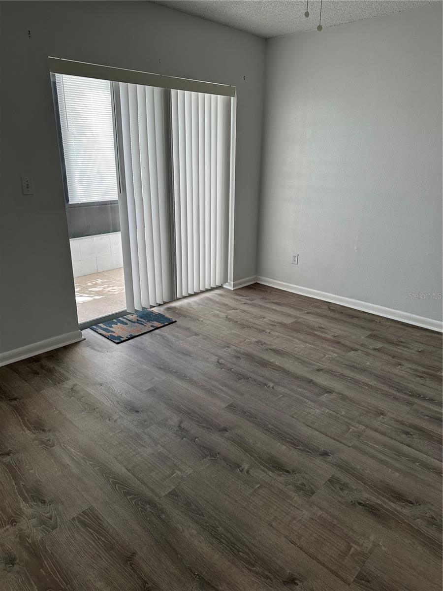 Listing photo id 9 for 11201 122nd Avenue N 127