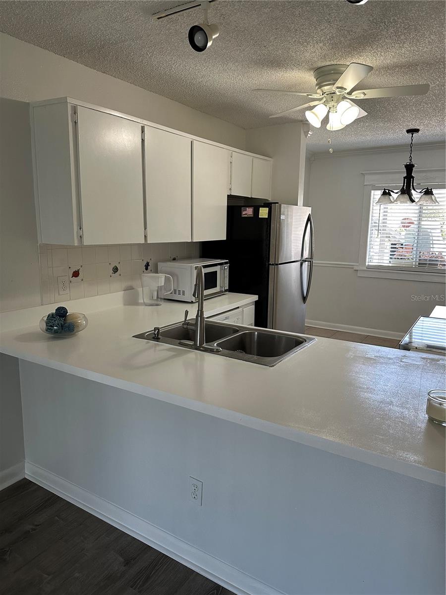 Listing photo id 12 for 11201 122nd Avenue N 127