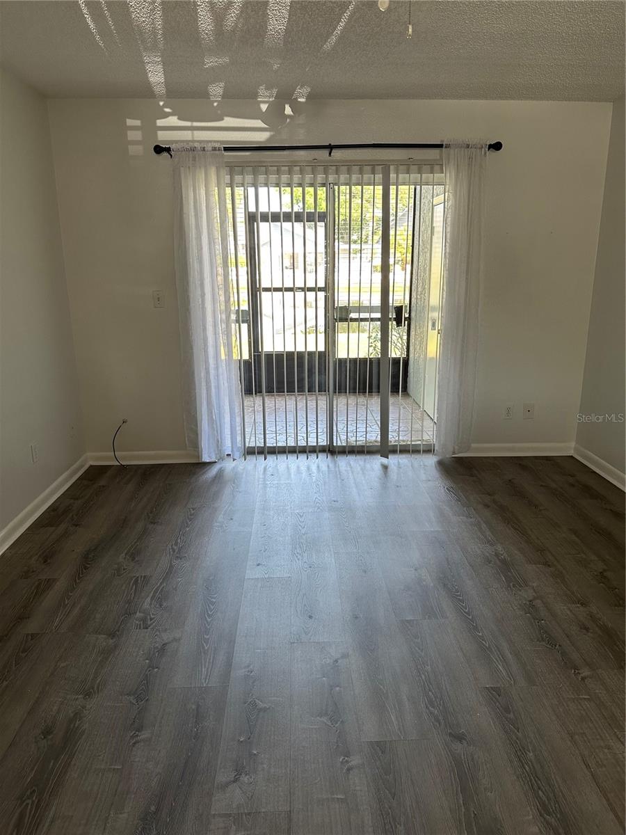 Listing photo id 13 for 11201 122nd Avenue N 127