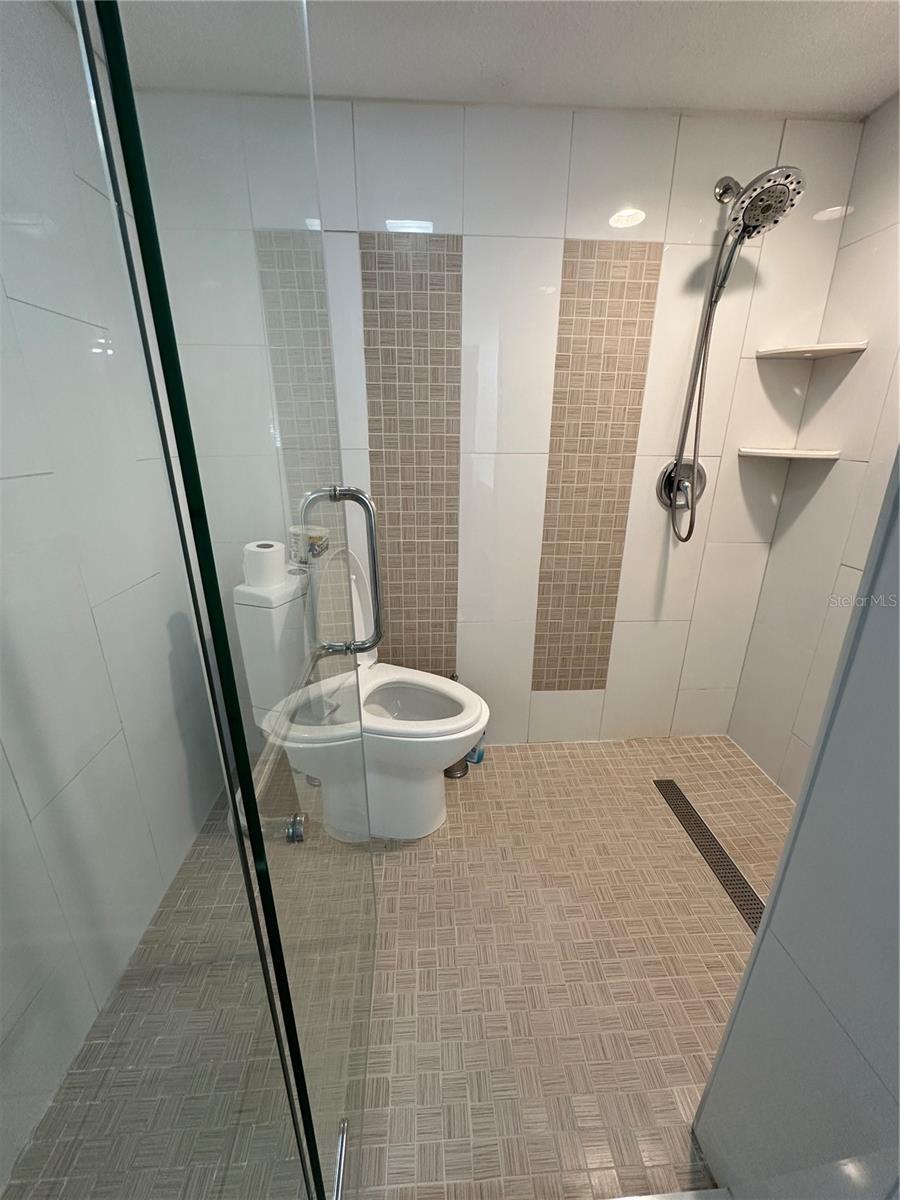 Listing photo id 15 for 11201 122nd Avenue N 127