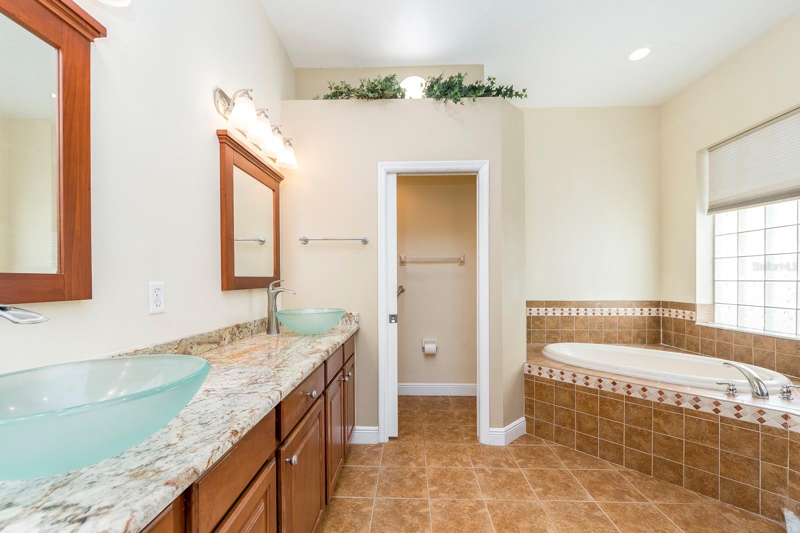 Image 12 of 27 For 10639 Hatteras Drive