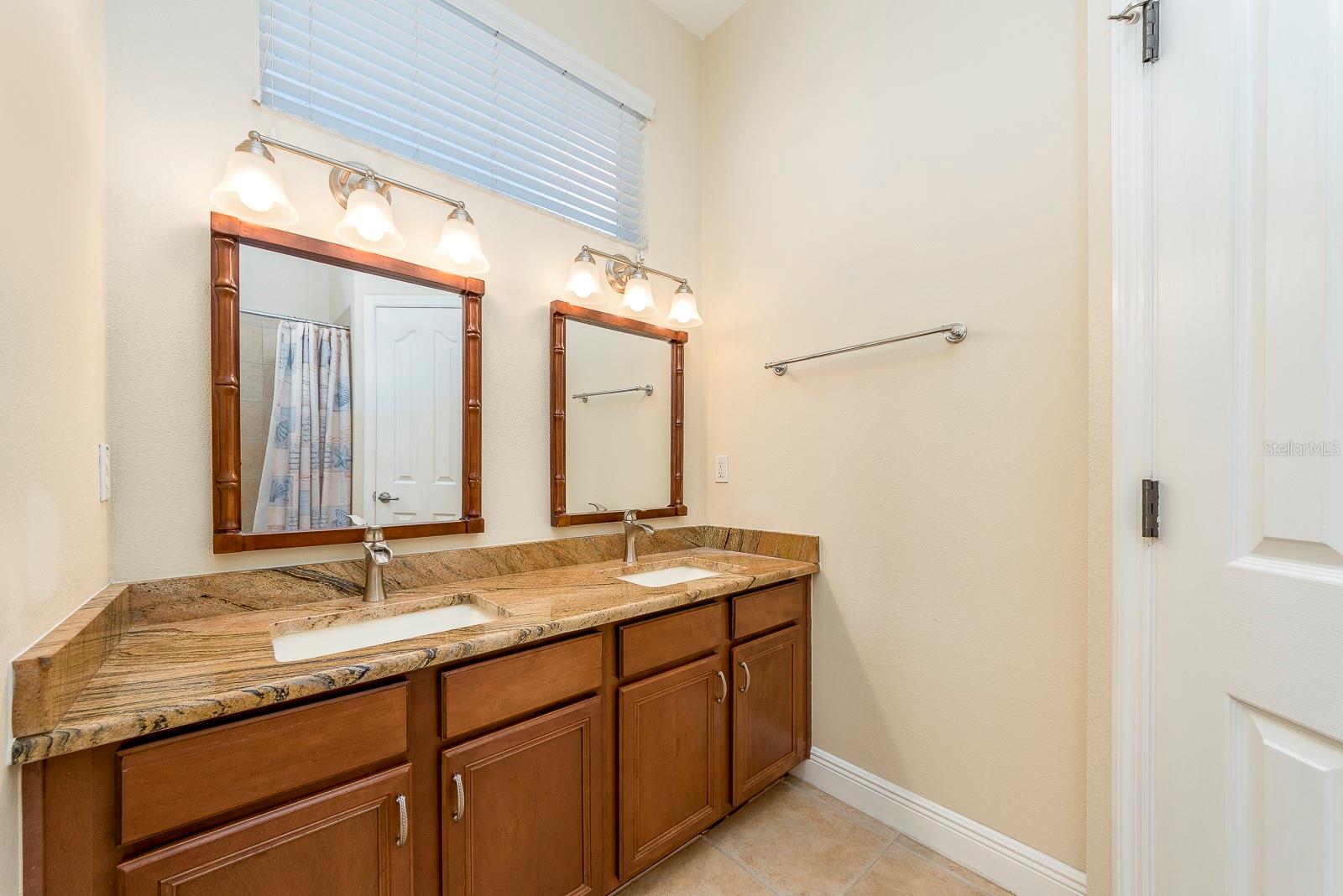 Image 23 of 27 For 10639 Hatteras Drive