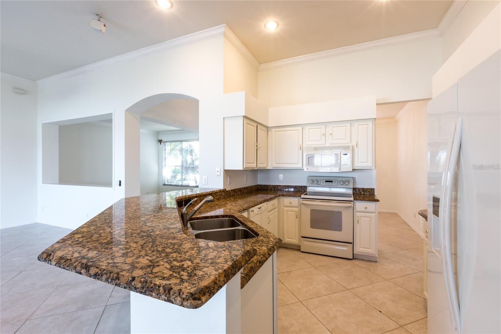 Image 11 of 30 For 7209 Colonial Lake Drive