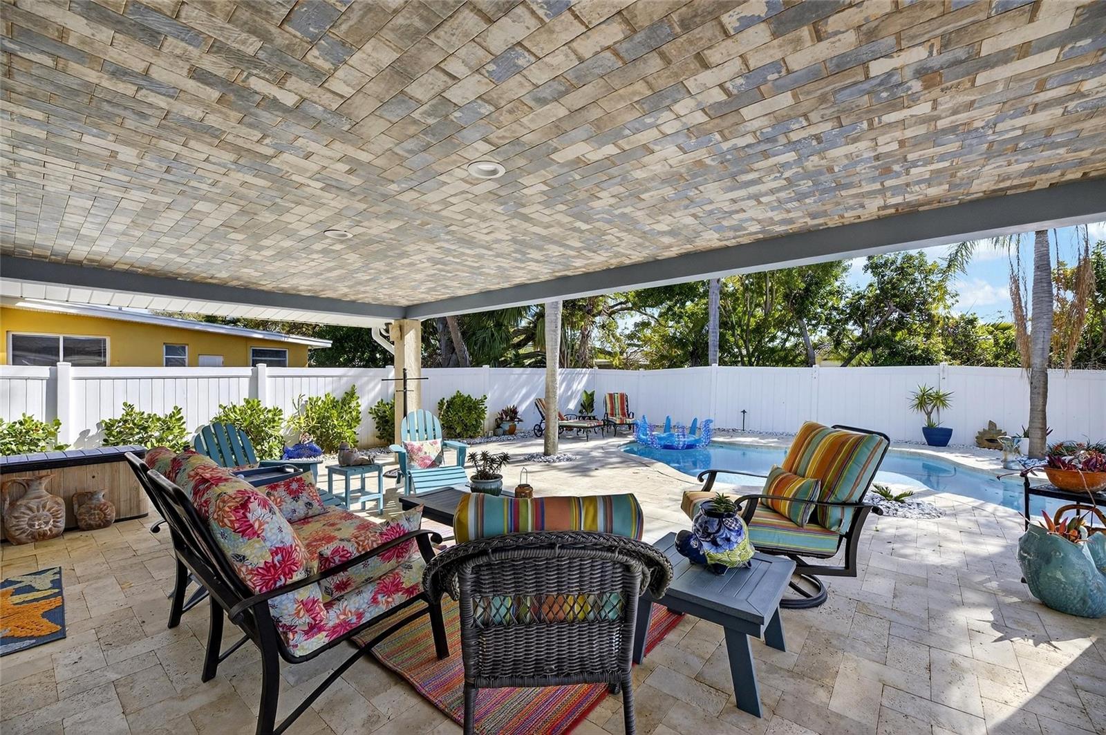 Image 20 of 98 For 931 Gulf Boulevard