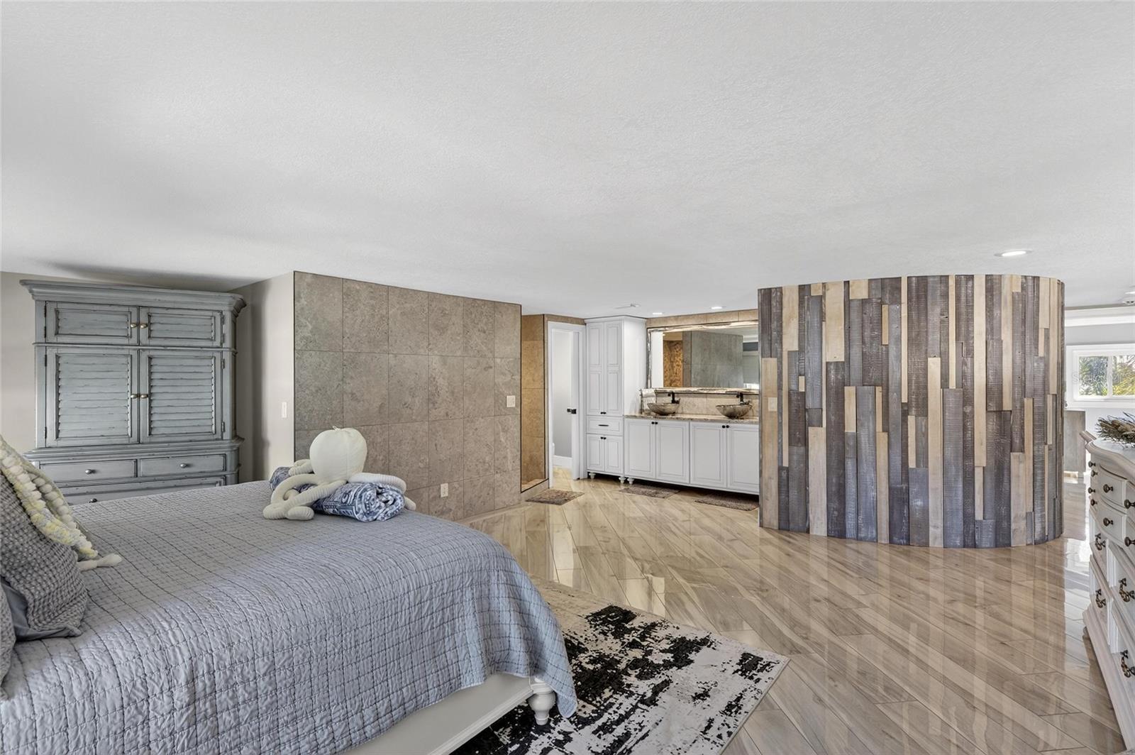 Image 37 of 98 For 931 Gulf Boulevard