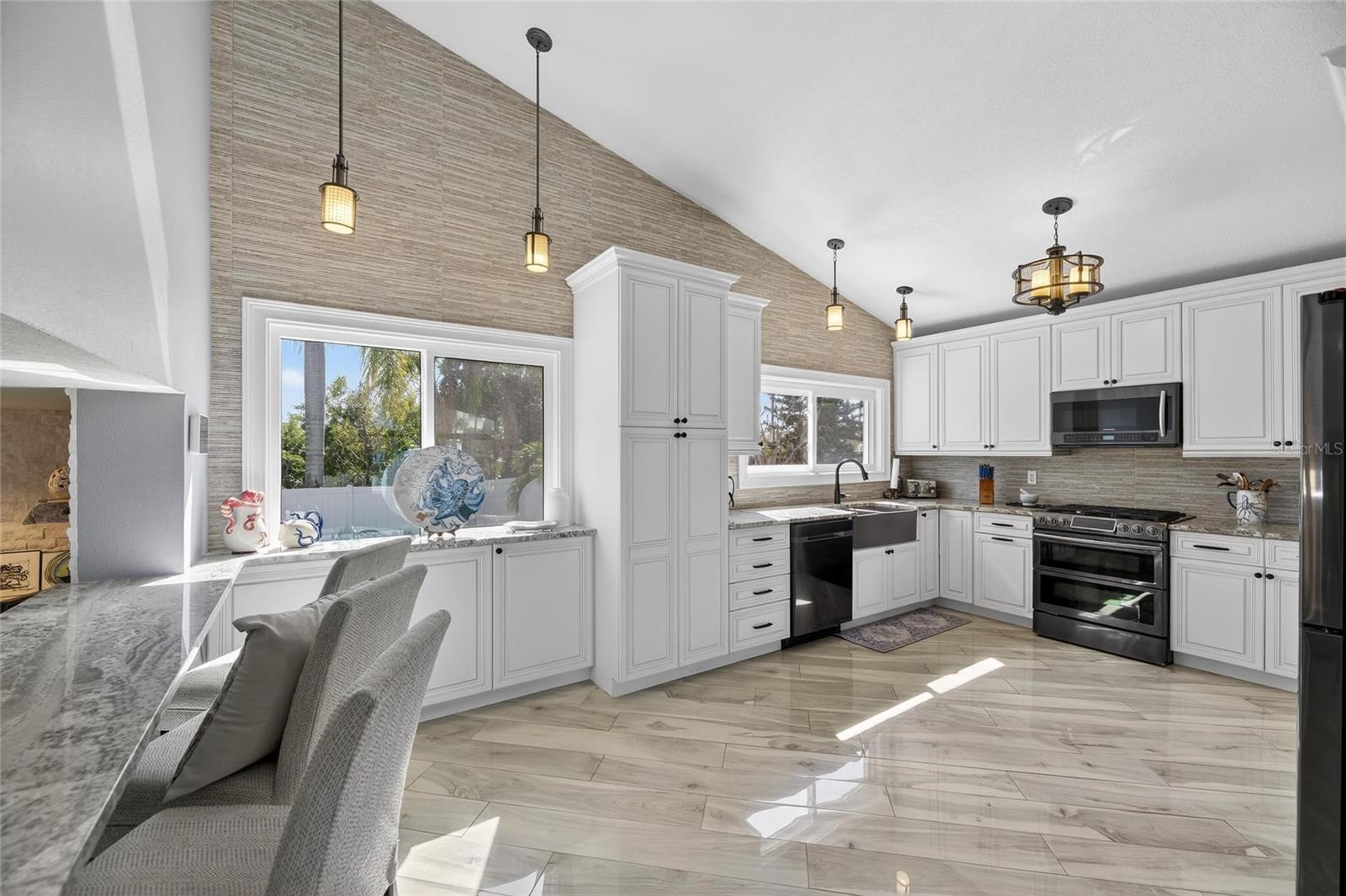 Image 57 of 98 For 931 Gulf Boulevard