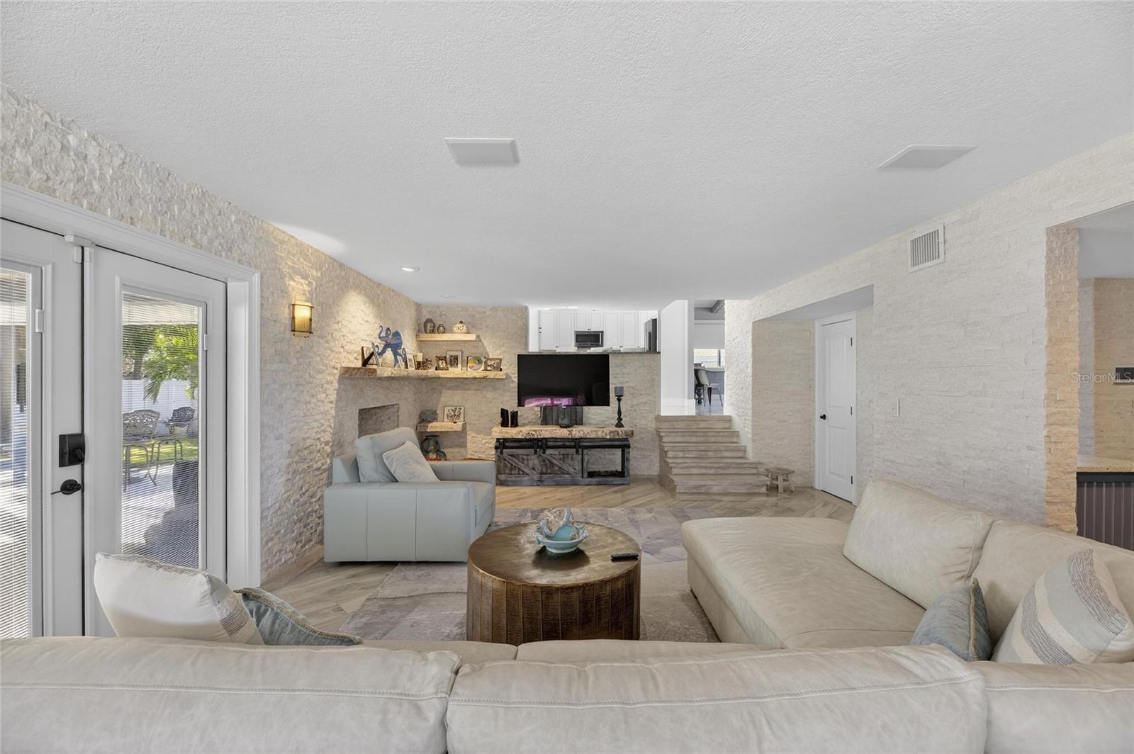 Image 69 of 98 For 931 Gulf Boulevard