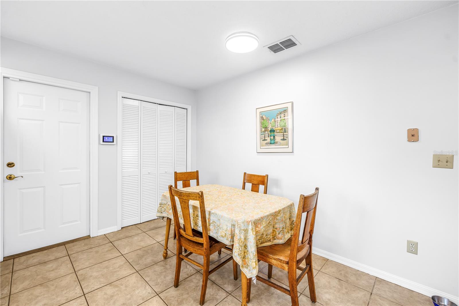 Image 21 of 93 For 1770 Glen Lakes Boulevard N