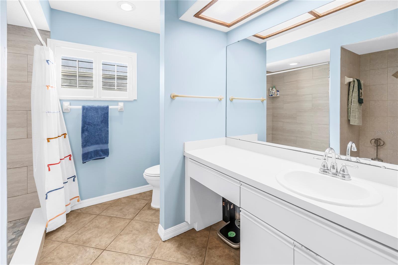 Image 42 of 93 For 1770 Glen Lakes Boulevard N