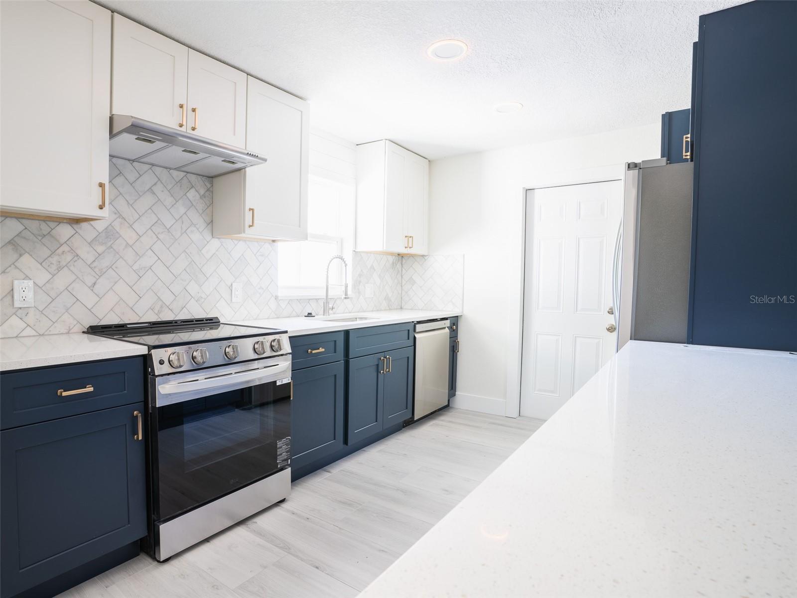 Image 10 of 42 For 300 84th Avenue Ne