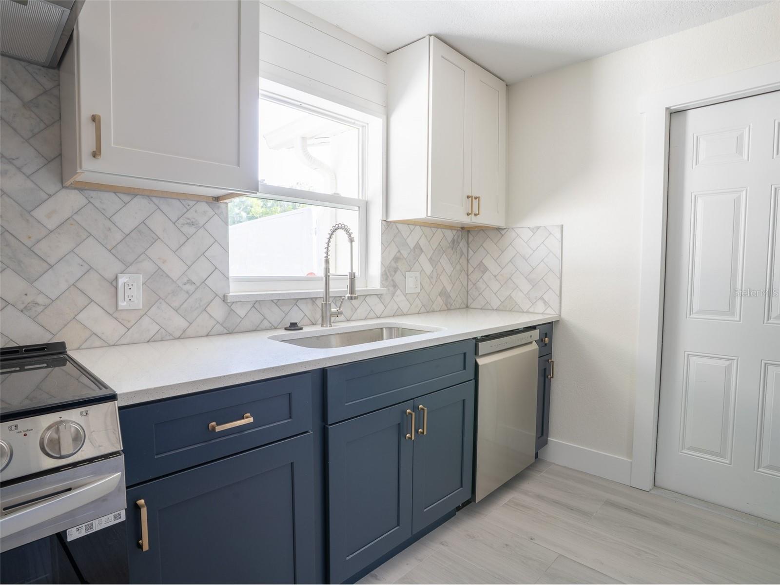 Image 11 of 42 For 300 84th Avenue Ne