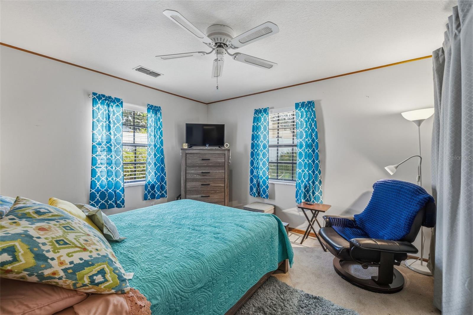 Image 22 of 31 For 4936 Mineola Place