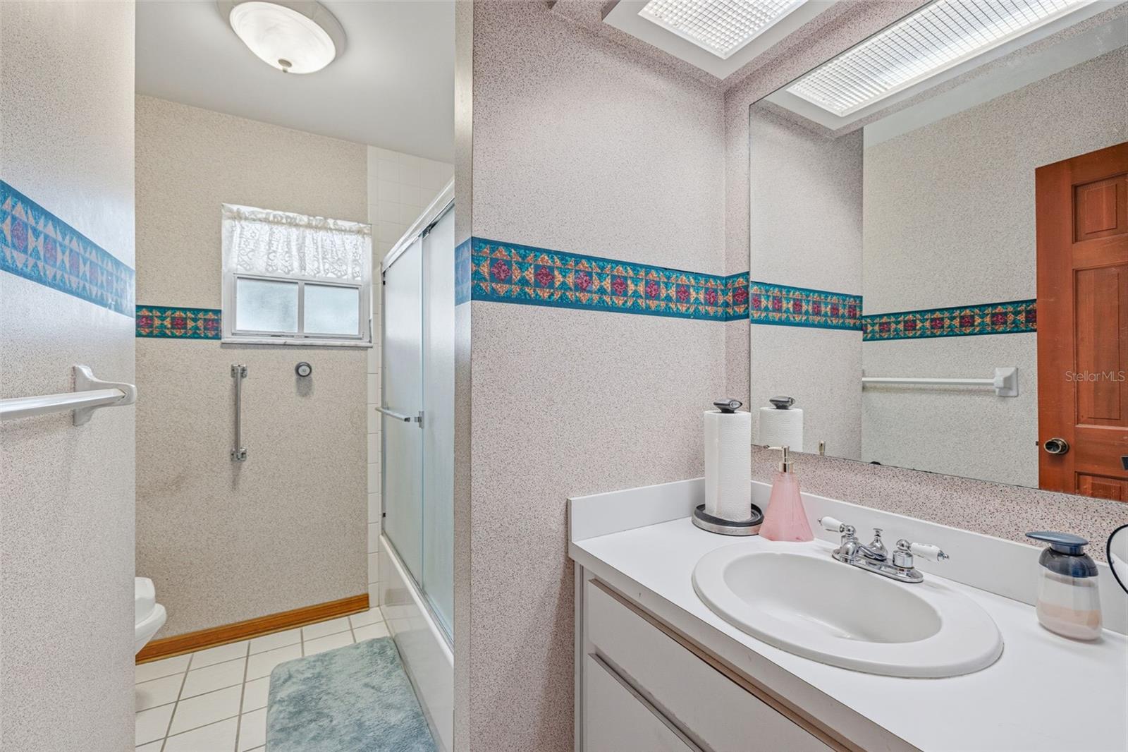 Image 23 of 31 For 4936 Mineola Place