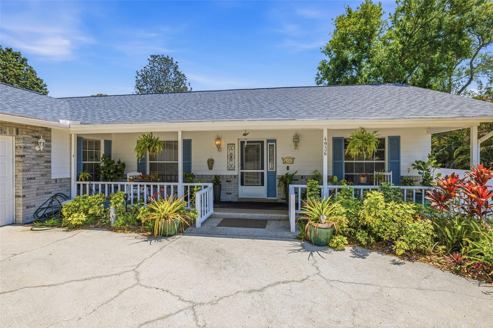 Image 4 of 31 For 4936 Mineola Place