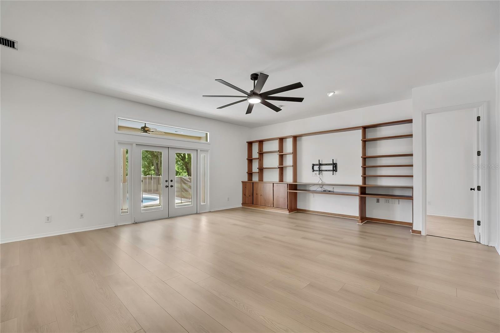 Image 12 of 63 For 18401 30th Street