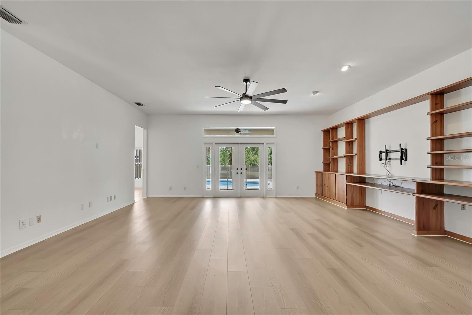 Image 7 of 63 For 18401 30th Street