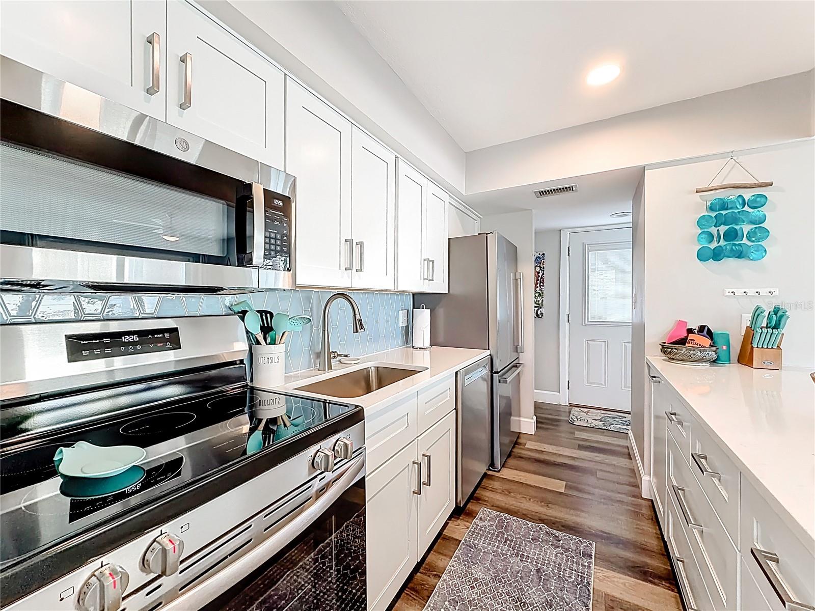 Image 20 of 43 For 19836 Gulf Boulevard 5b