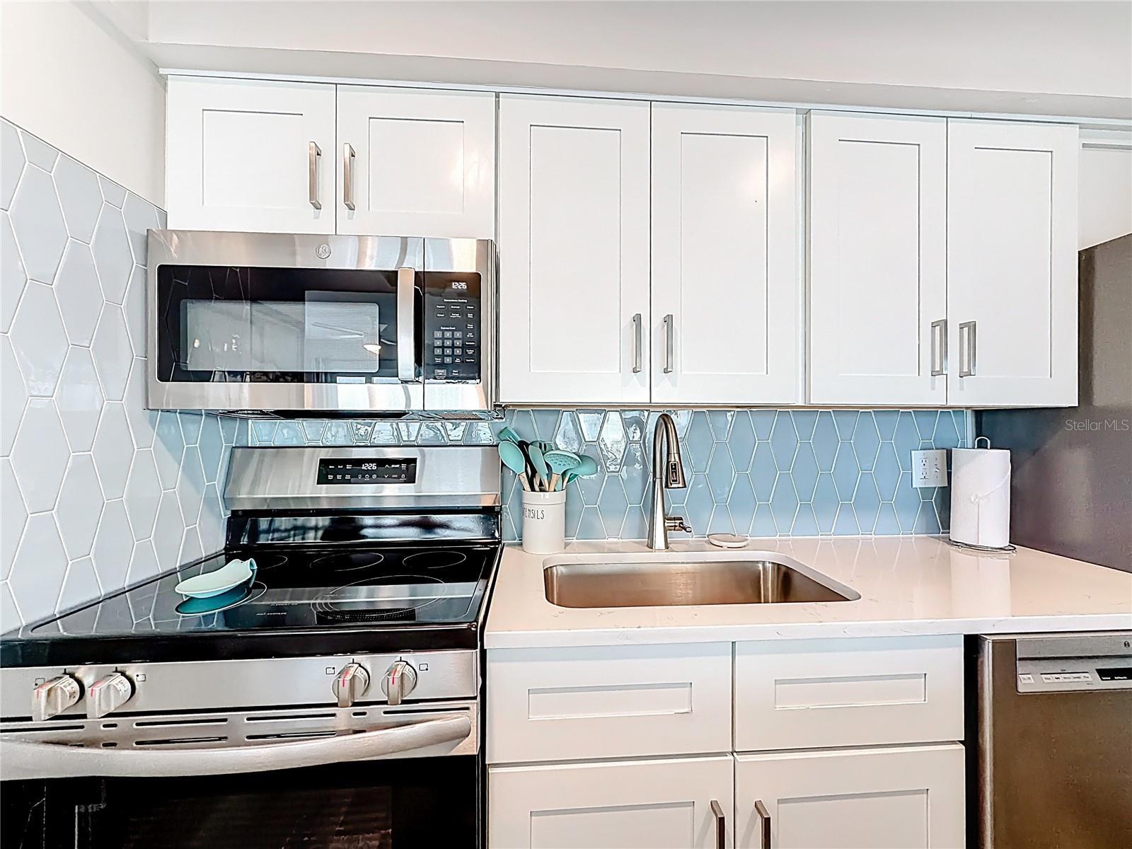 Image 21 of 43 For 19836 Gulf Boulevard 5b