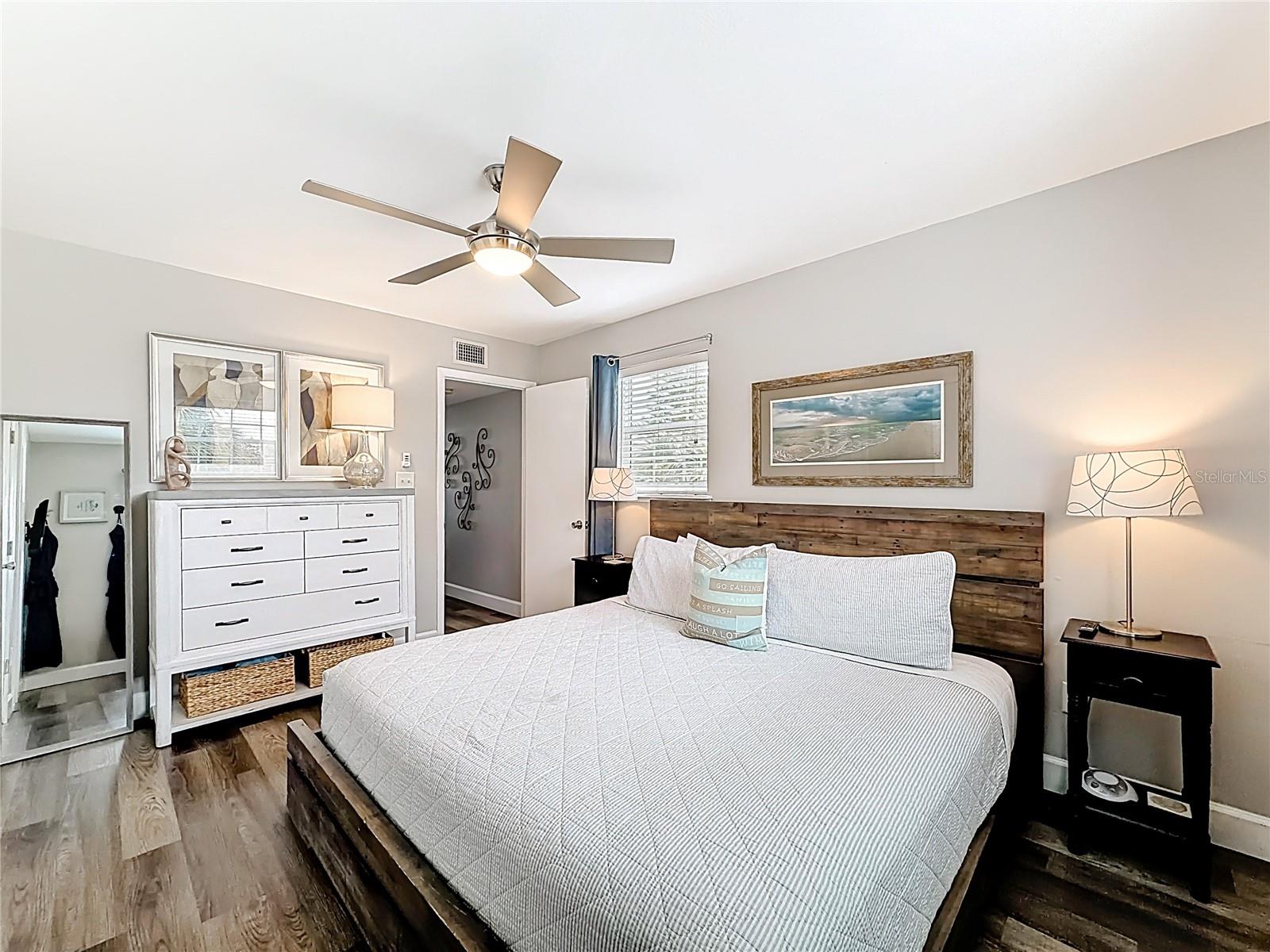 Image 28 of 43 For 19836 Gulf Boulevard 5b