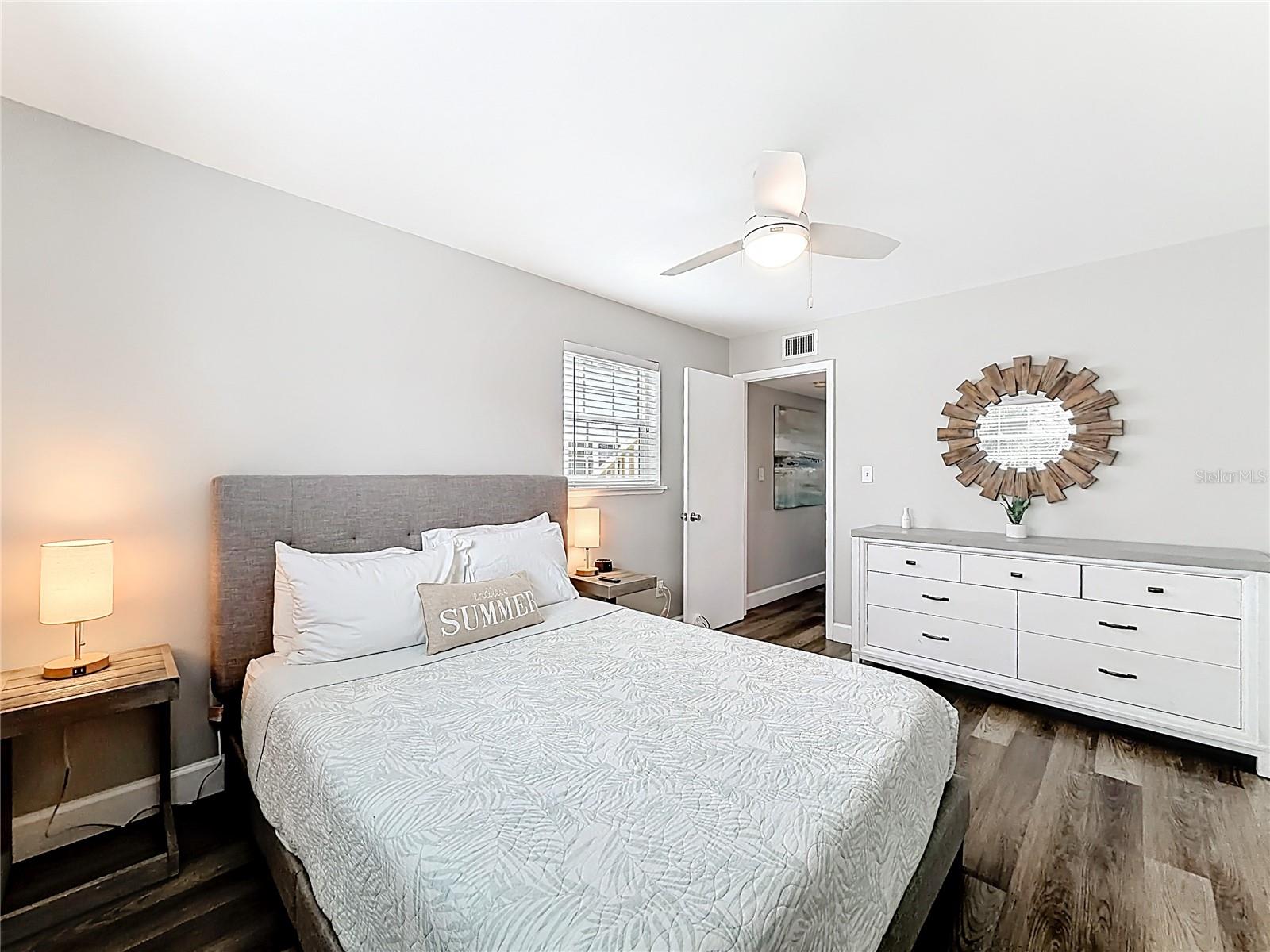 Image 32 of 43 For 19836 Gulf Boulevard 5b