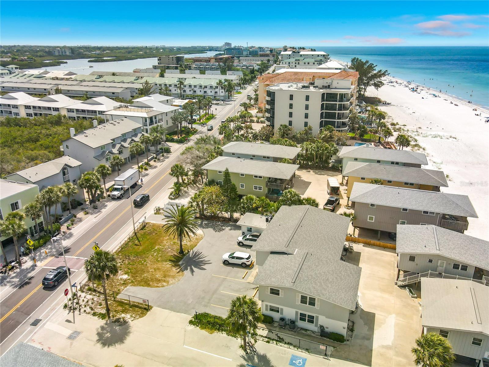 Image 41 of 43 For 19836 Gulf Boulevard 5b