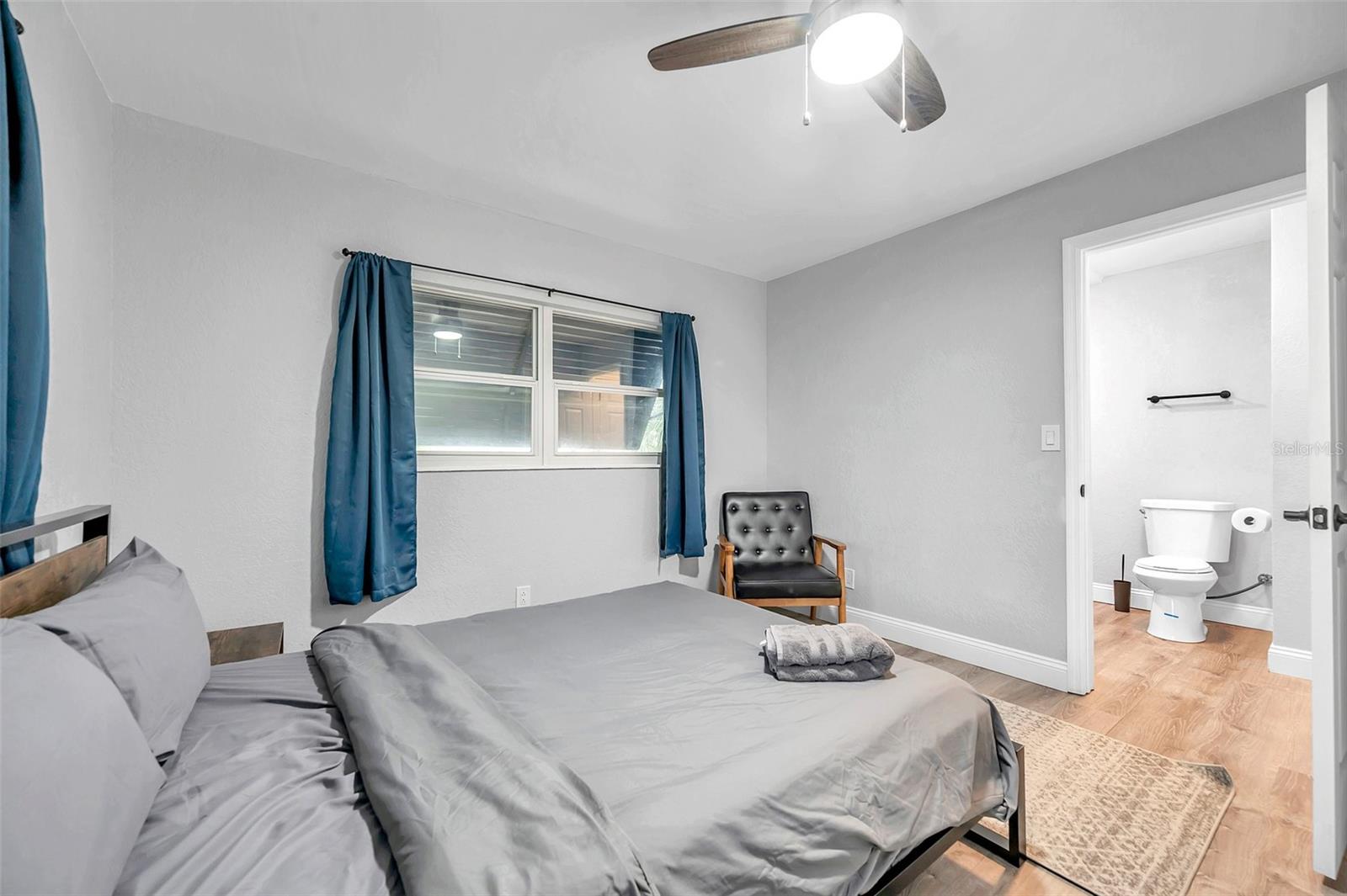 Image 41 of 51 For 3720 3rd Ave N  1-2