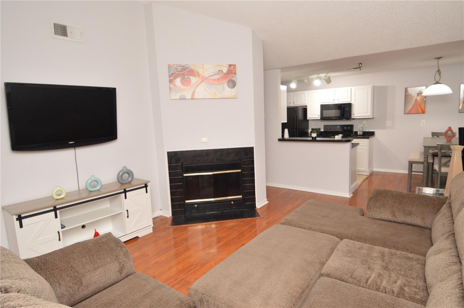 Image 16 of 98 For 10263 Gandy Boulevard N 108