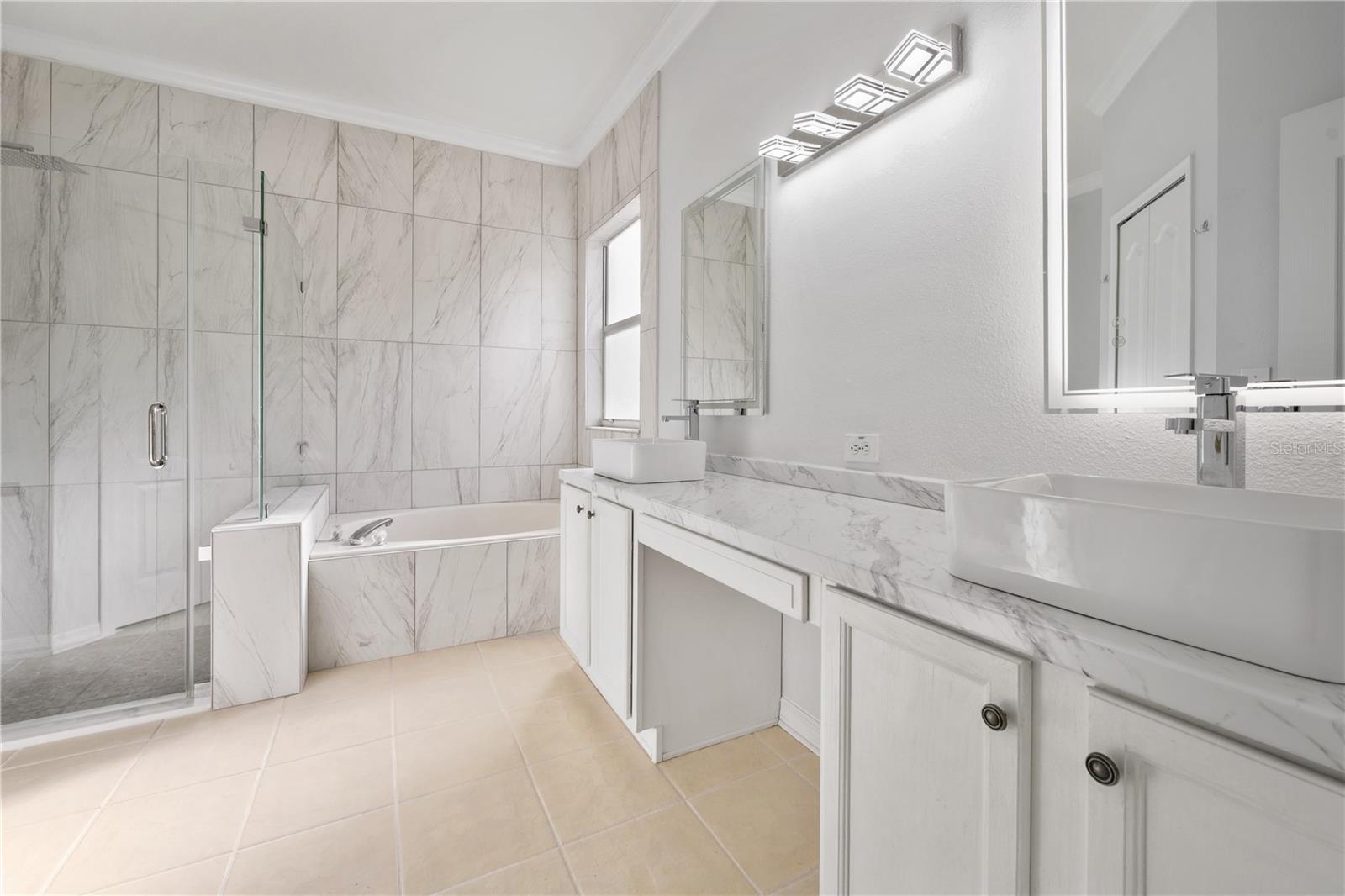 Listing photo id 9 for 12740 Westwood Lakes Boulevard