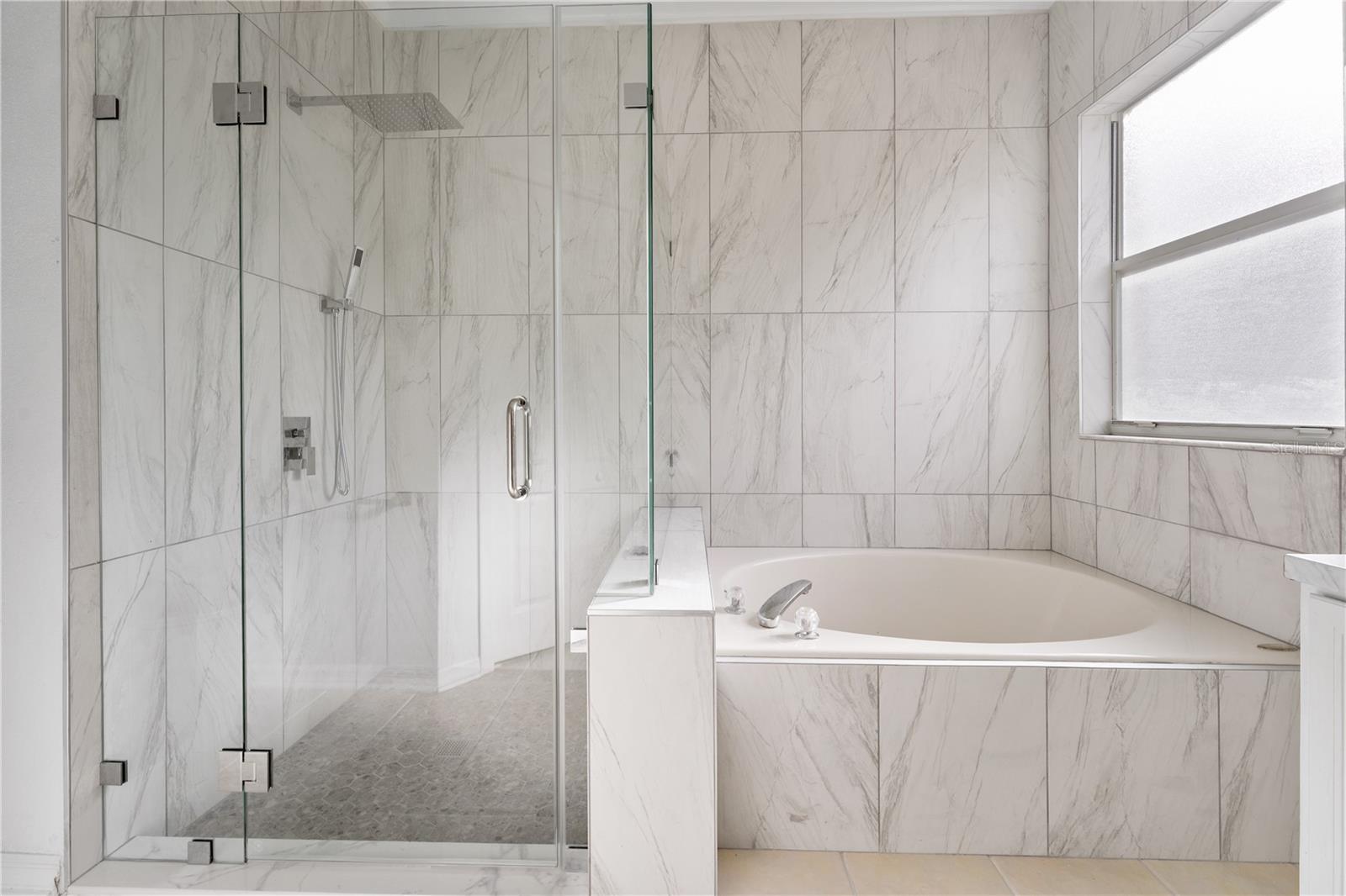 Listing photo id 10 for 12740 Westwood Lakes Boulevard