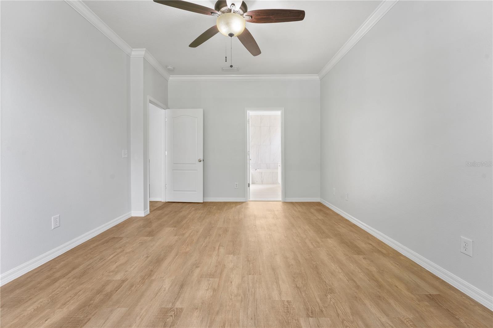 Listing photo id 21 for 12740 Westwood Lakes Boulevard