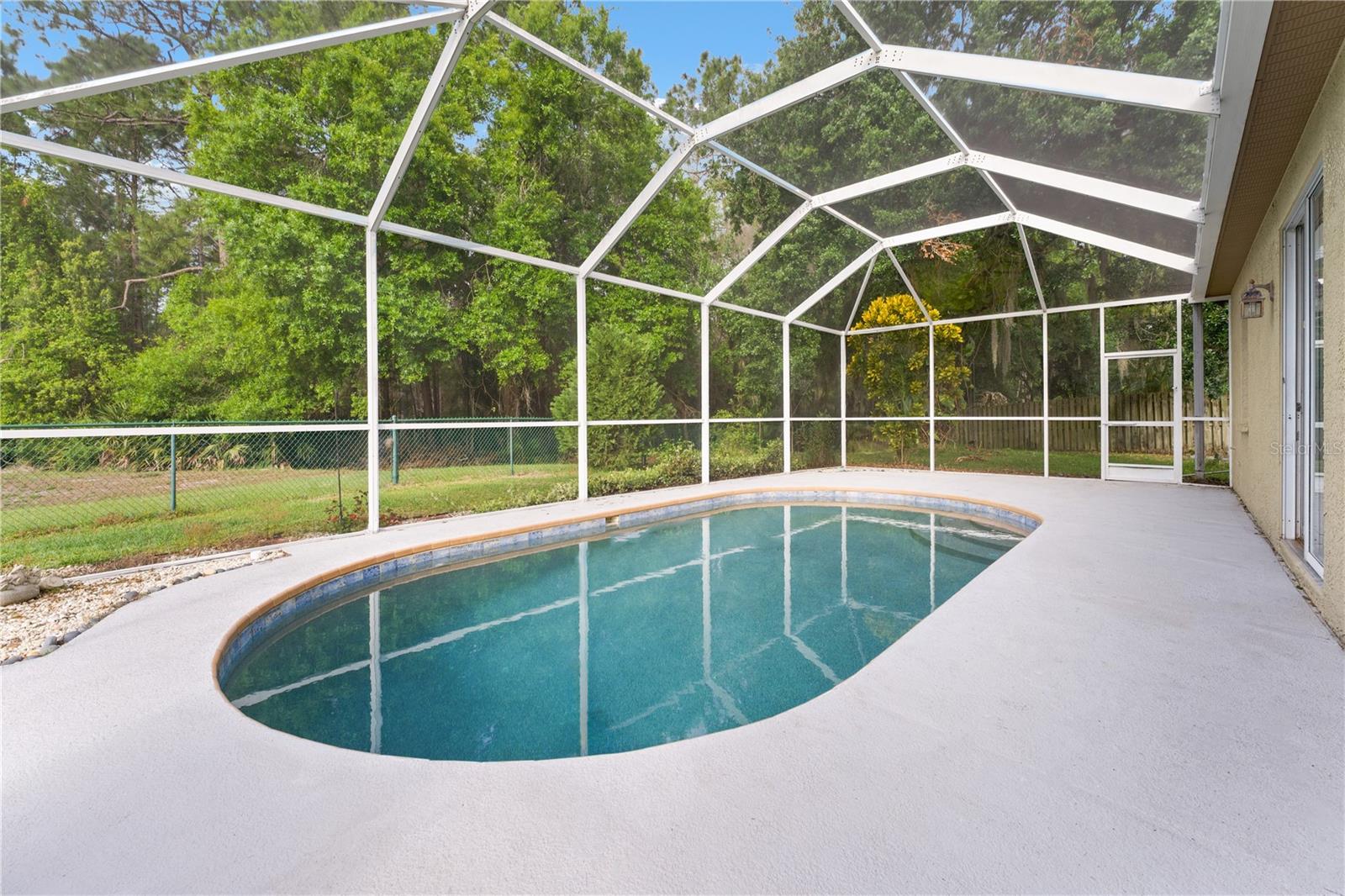 Listing photo id 25 for 12740 Westwood Lakes Boulevard