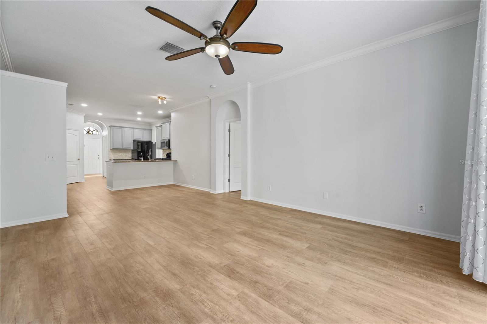 Listing photo id 5 for 12740 Westwood Lakes Boulevard