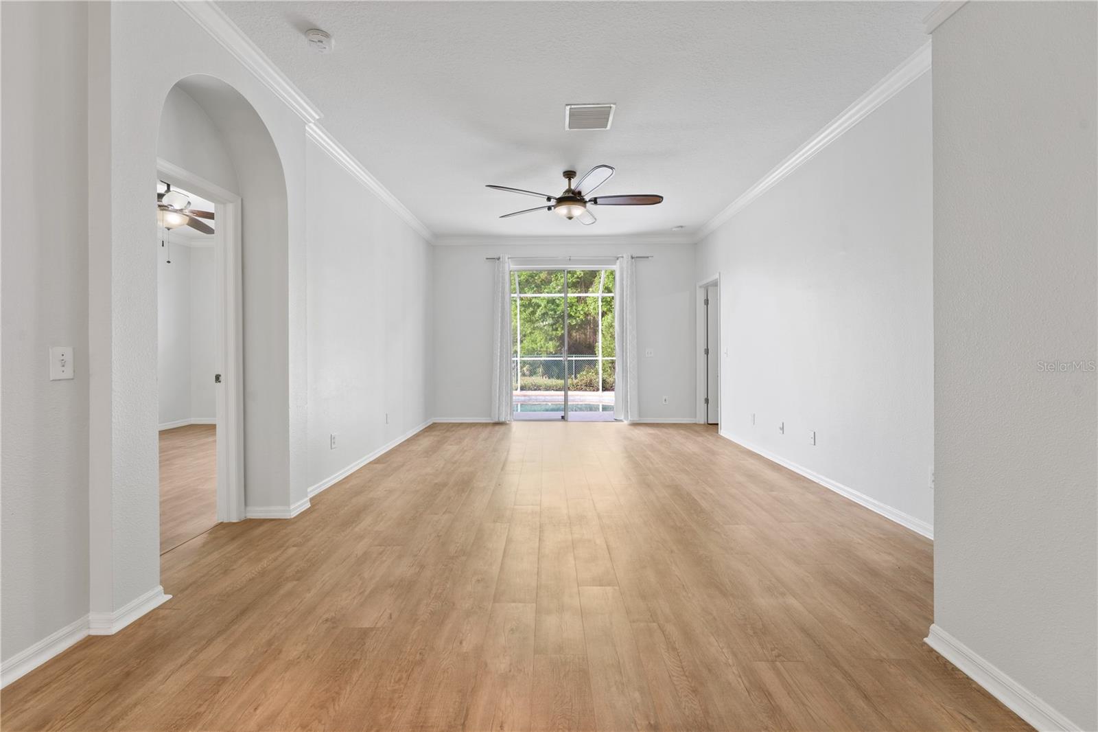 Listing photo id 6 for 12740 Westwood Lakes Boulevard