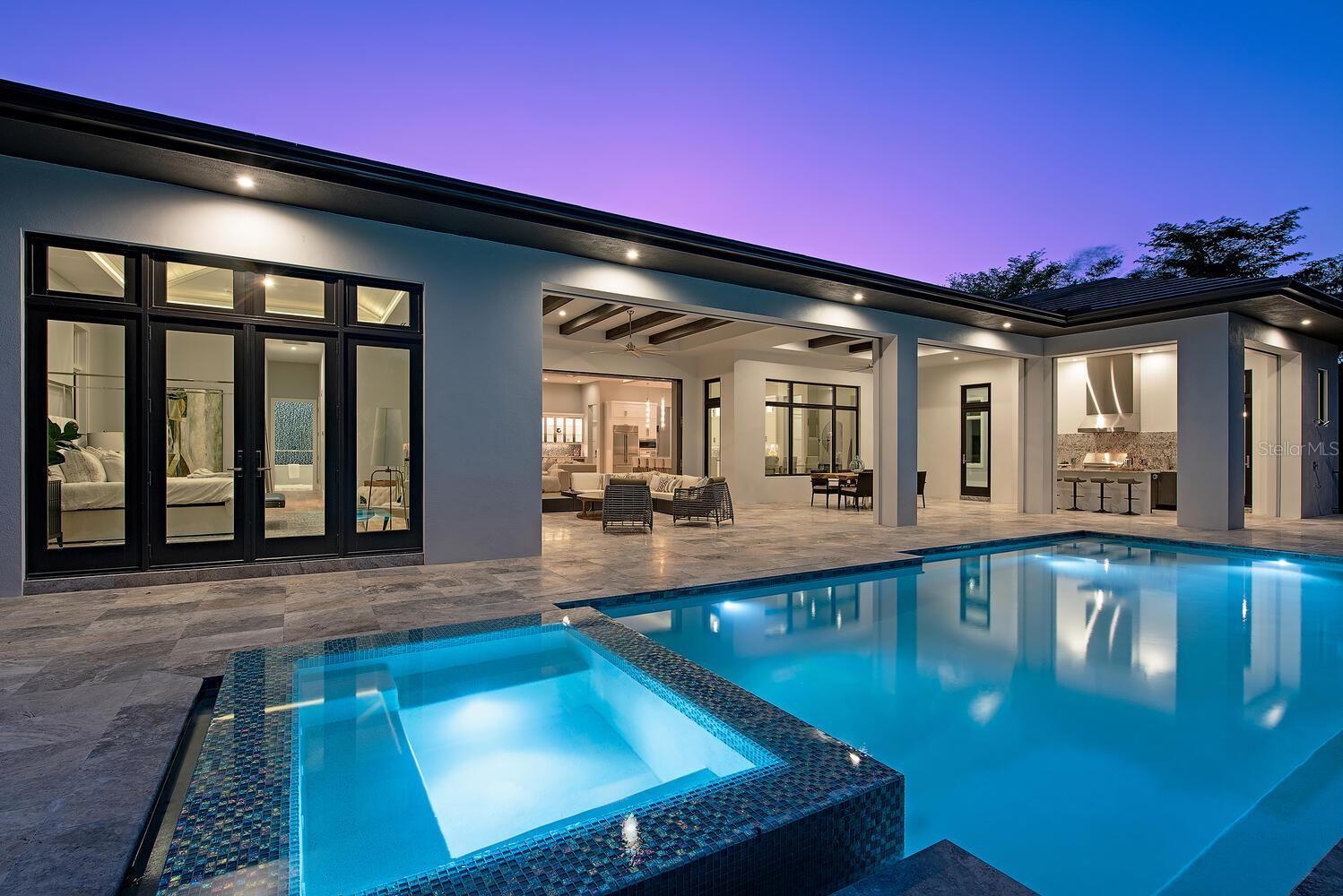 Listing photo id 11 for 3307 Van Buren Drive