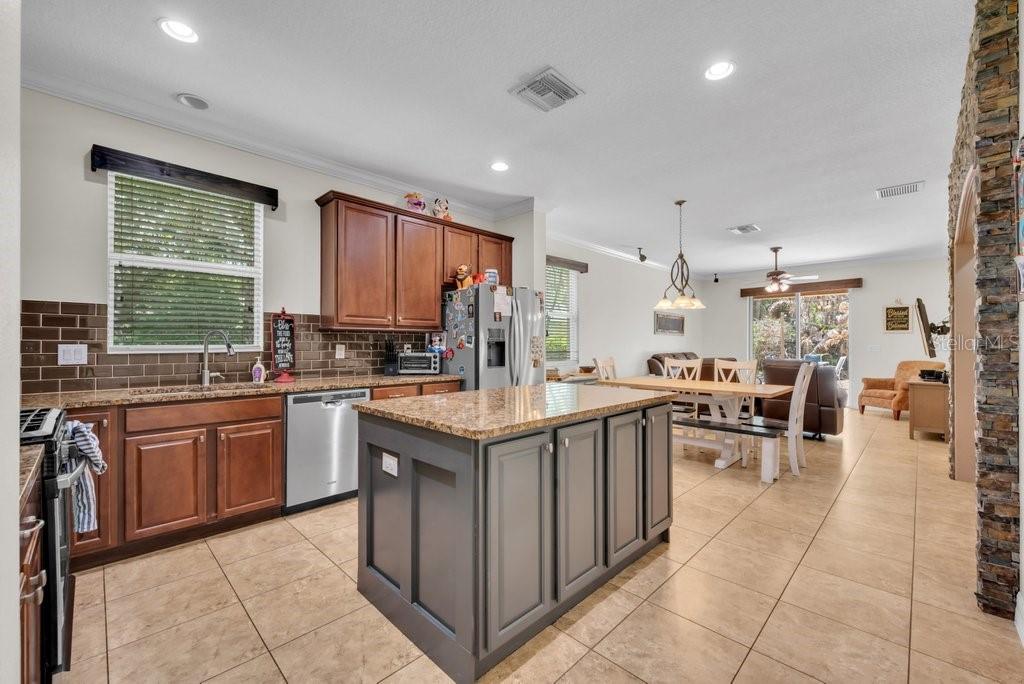 Image 10 of 46 For 15721 Oakleaf Run Drive