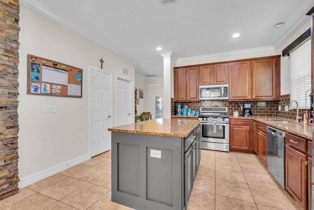 Image 12 of 46 For 15721 Oakleaf Run Drive