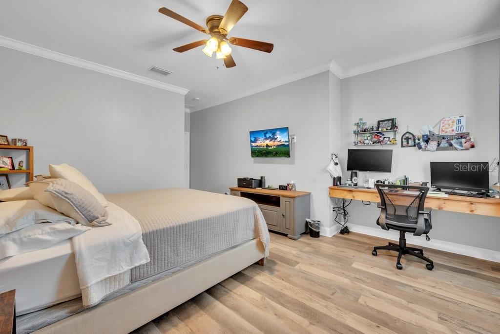 Image 22 of 46 For 15721 Oakleaf Run Drive