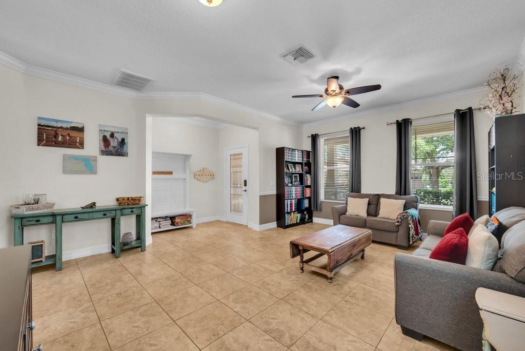 Image 8 of 46 For 15721 Oakleaf Run Drive