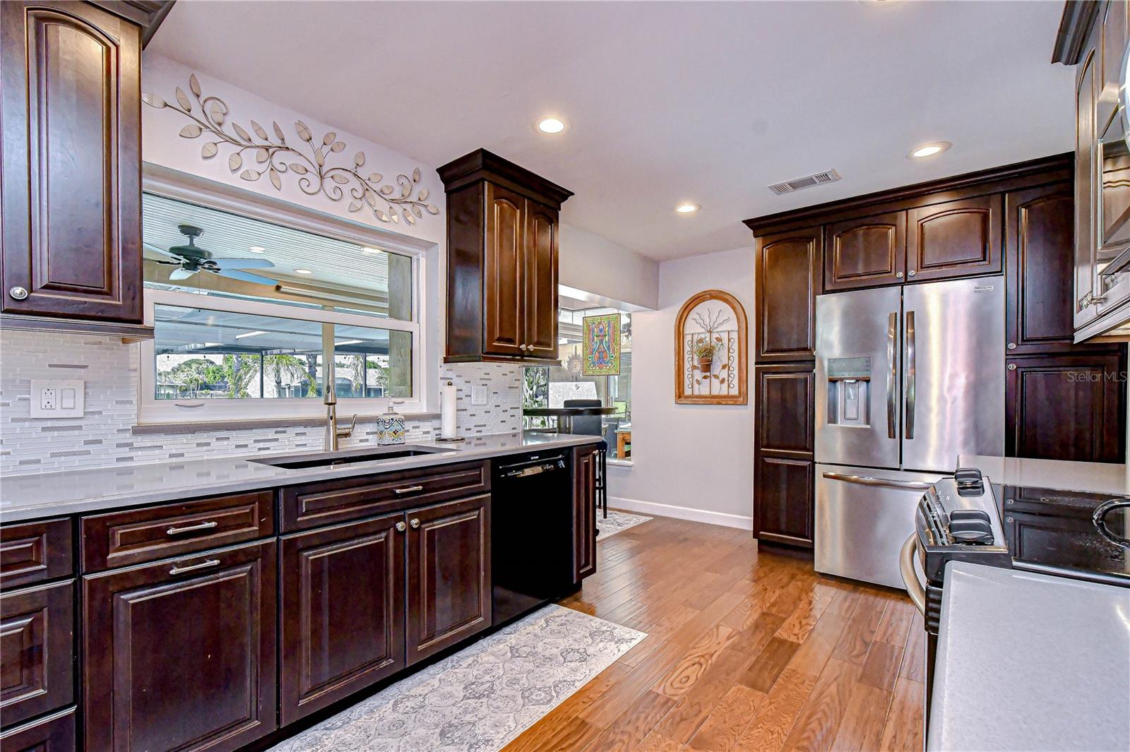 Image 11 of 37 For 20 Fernbrook Road