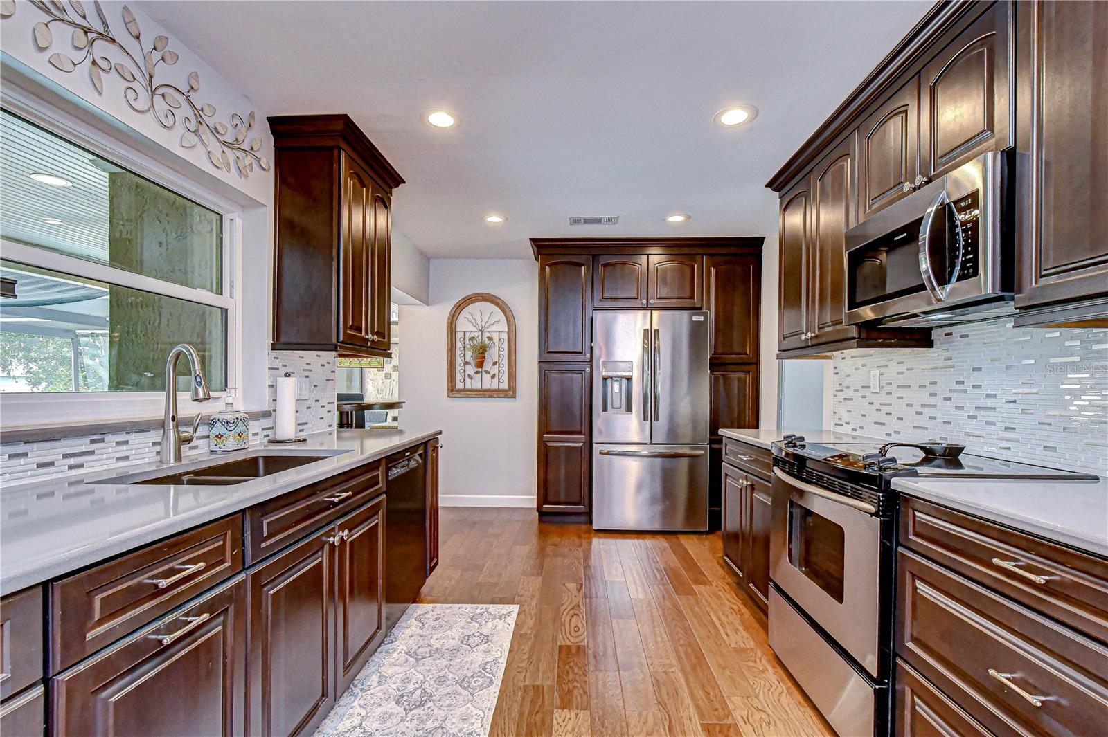 Image 12 of 37 For 20 Fernbrook Road